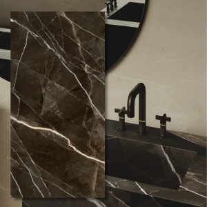 Calacatta Black Matt sintrad kvartsplatta 324x162x1,2 cm