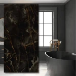 Onice Black Lux — sintrad kvartsplatta 324x162x1,2 cm