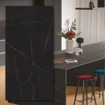 Black Atlantis – polerad storformats porslinsskiva 324x162x1,2 cm