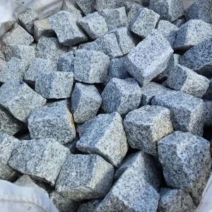 Granitgatsten 6/8, råhuggen – Strzegom