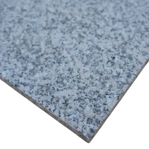 Stopnica granitowa szara płomieniowana G602 135x33x2 Bianco Sardo .webp
