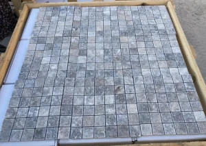 Kamień dekoracyjny trawertyn kostka Ash Argent Mix Bębnowany Mozaika 4,8x4,8x1 cm