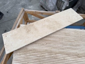 Trawertyn Stopnica | Kamień brzegowy Ivory Classic Mix Bębnowany Bullnose 135x35x3 cm