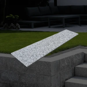 G602 Flammad granitlist 2 cm – grå-beige (Bianco Sardo)