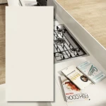 Absolute White – polerad sintrad kvartsplatta 324×162×1,2 cm