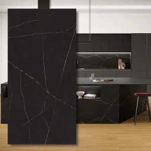 Sintrad kvartsplatta Black Atlantis Silk 324x162x1,2 cm