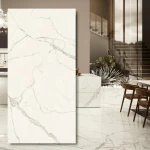 Calacatta Extra Silk — sintrad kvartsplatta 320x160x0,6 cm