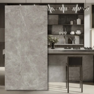 Sinterad kvartsskiva Light Grey Stone Silk 320x160x0,6 cm