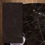 Sintrad kvartsplatta Nero Marquina Silk 320x160x0,6 cm