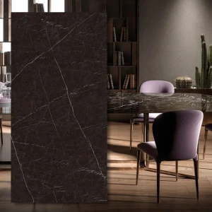 Nero Marquina Silk – sintrad kvartsplatta 324x162x1,2 cm