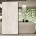 Boost White – sintrad kvartsplatta, hamrad yta, 324×162×1,2 cm