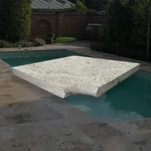 Travertin hörnkant Bullnose Ash 40,6×35 cm, 3 cm – poolkant