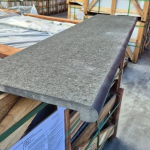 Stopnica Płomieniowana G690 Bazalt Bullnose 135x35x2+2 (3).webp