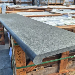 Stopnica Płomieniowana G690 Bazalt Bullnose 135x35x2+2 (4).webp