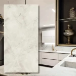 White Cloud Silk 12 mm – storformatsplatta i sintrad kvarts 324x162 cm