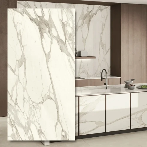 Spiek kwarcowy Calacatta Bernini Natura Vein Polerowany 324x162x2 cm