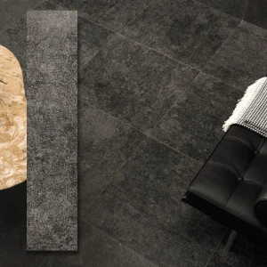 Porcelaingres Silk Stone Dark Ornament 120x30 cm – dekorplatta