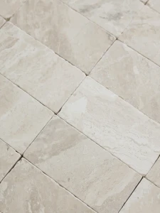 Płytka marmurowa Queen Beige | Coffee White Brick bębnowana 7,5x15x1 cm