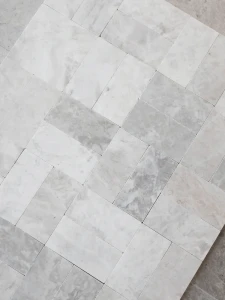 Płytka marmurowa Bębnowana Royal White 10x10x1 cm