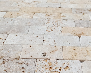 Trawertyn PŁTYKI DEKORACYJNE elewacyjne travertine claasico ivory.png